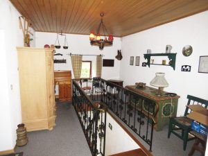 Diele mit Treppenaufgang im OG