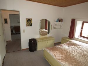 im Schlafzimmer OG
