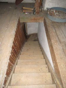 Treppenaufgang in den Speicher