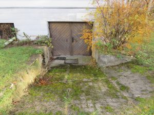 Garageneinfahrt im UG