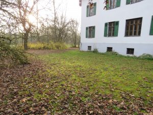 Grundstück am Haus Richtung Südosten