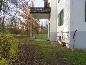 überdachter Hauseingang