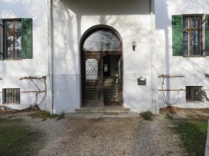 überdachter Hauseingang