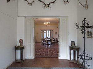 Flügeltür zu Empfangshalle