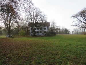 Jagdschloss umgeben von Natur