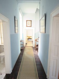 Flur zum Westflügel OG