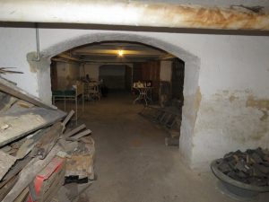 Rundbogendurchgang im UG