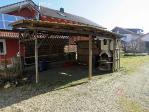 überdachter Freisitz mit Grill