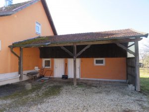 Anbau mit überdachtem Vorplatz