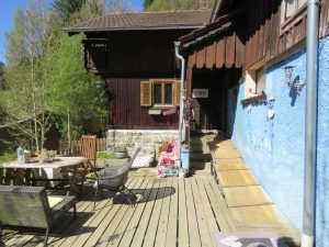 Terrasse und Hauszugang