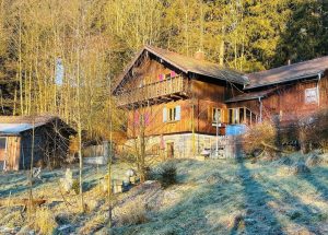 Landhaus im Herbstlicht